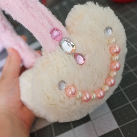 embellishedearmuffs-step13-102016.jpg (skyword:346829)