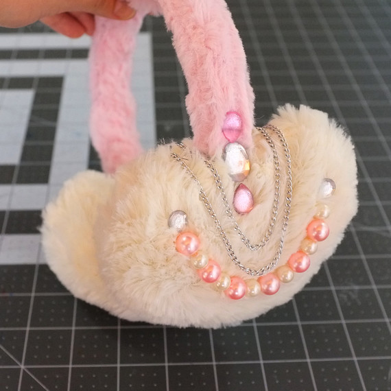embellishedearmuffs-step14-102016.jpg (skyword:346830)
