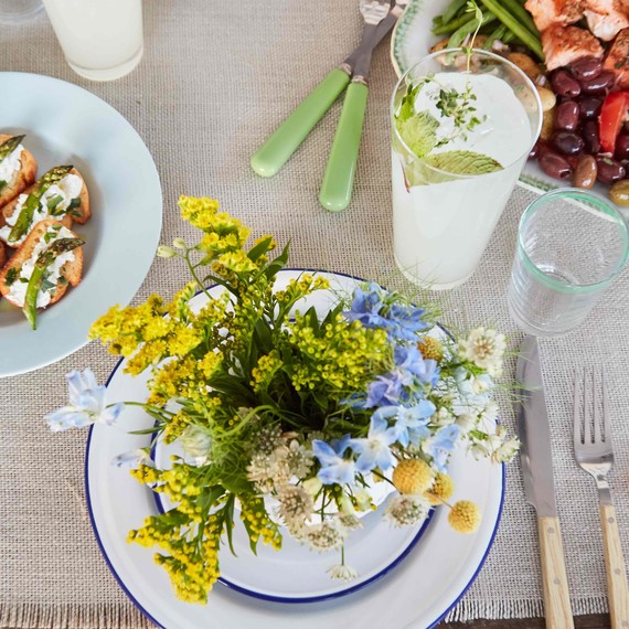 floral brunch table floral brunch table