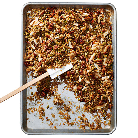 toasted-coconut-granola-102843273.jpg