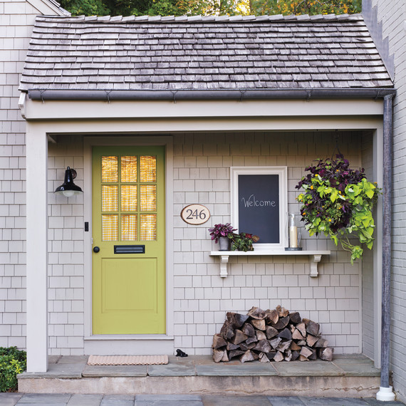 front-door-decor-porch-064-d111604.jpg