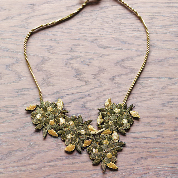 gold-flower-overhead-029-mld109761.jpg