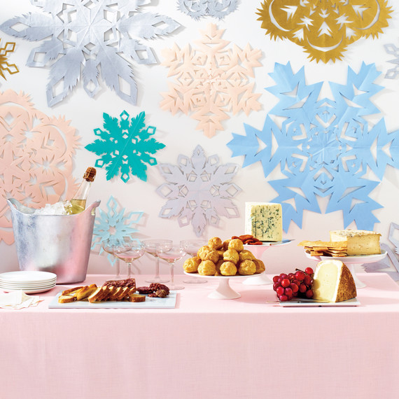 large-scale-snowflakes-d112433-561.jpg