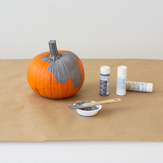 splatter-pumpkin-paint-step-1 splatter-pumpkin-paint-step-1