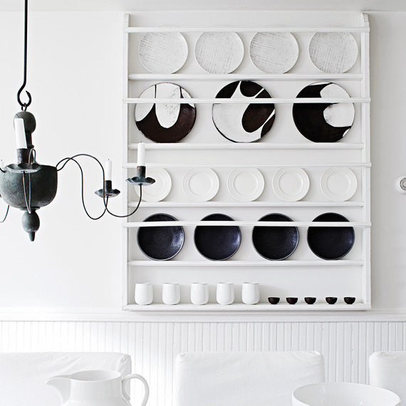 black-white-plate-rack-9070-d113008.jpg