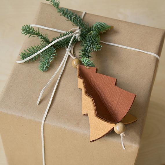 david_stark_design_leather_ornament_3.jpg (skyword:372613)
