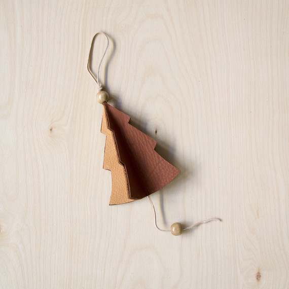 david_stark_design_leather_ornament_bead.jpg (skyword:372621)