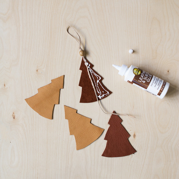 david_stark_design_leather_ornament_glue.jpg (skyword:372620)