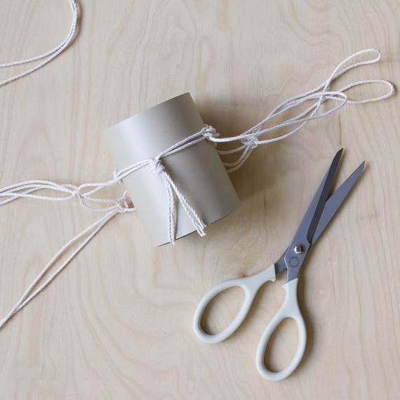 david_stark_design_macrame_vase_tie_off.jpg (skyword:363933)