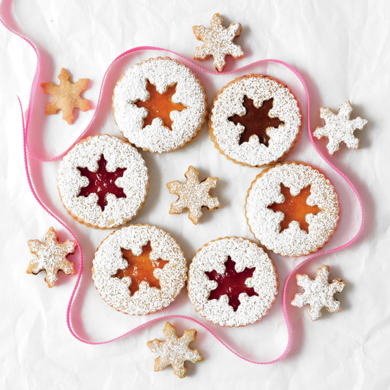 hazelnut-sandwich-cookies-med107742.jpg