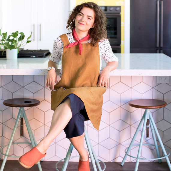 portrait of ellen bennett in smock 穿着罩衫的艾伦·班纳特的肖像