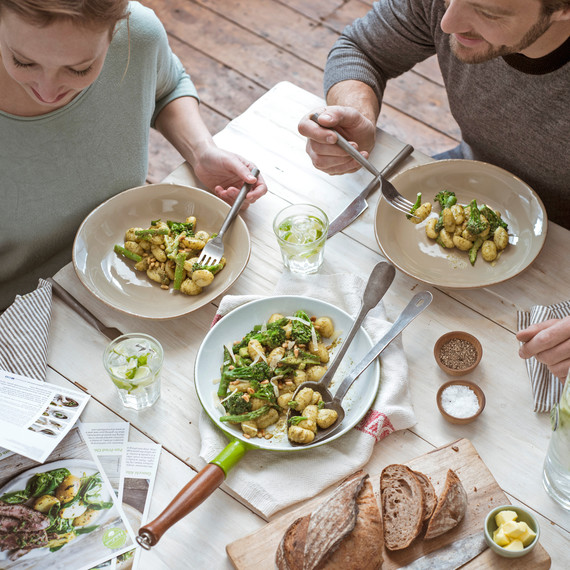 hello-fresh-dinner-table-pasta-0815.jpg