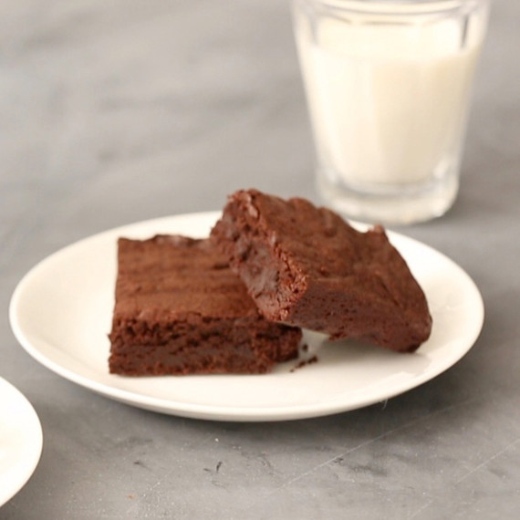 homemade-fudge-brownies-kc0069-0430.jpg