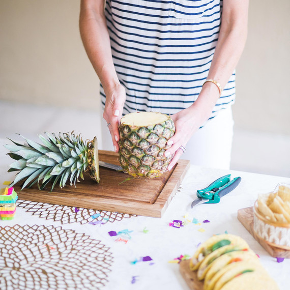 pineapple-flower-centerpiece-step-1.jpg