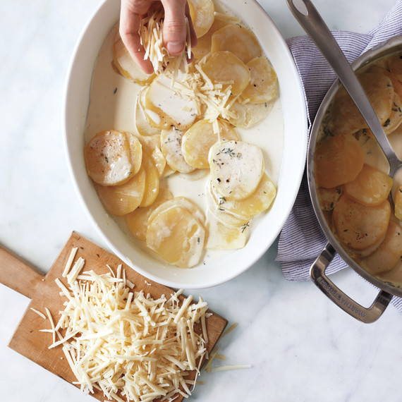 sprinkling-with-chees-main1-d112141.jpg