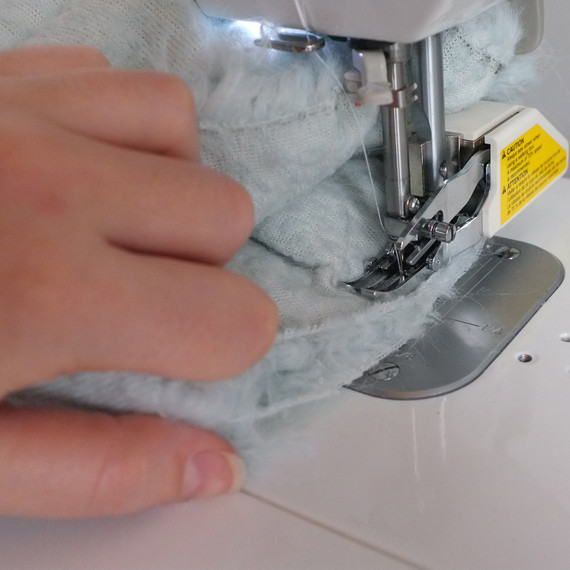18-scarfproject-sewing-circle-112016.jpg (skyword:360168)