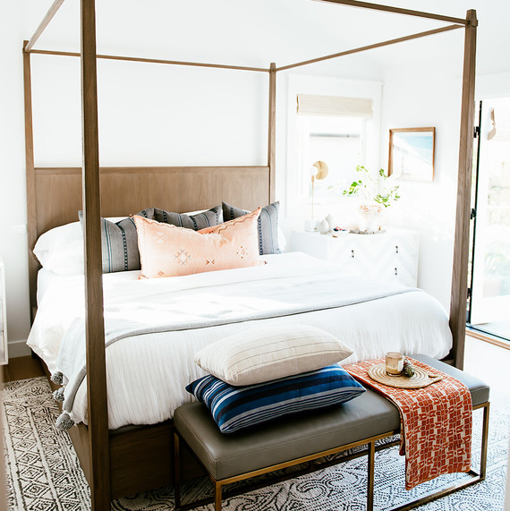 4-post bed in california house 4-post bed in california house