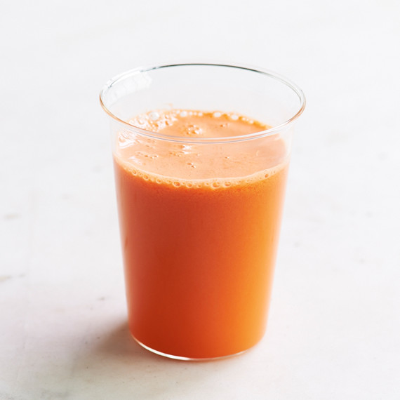 carrot-apple-juice-146-ld111042-0514.jpg