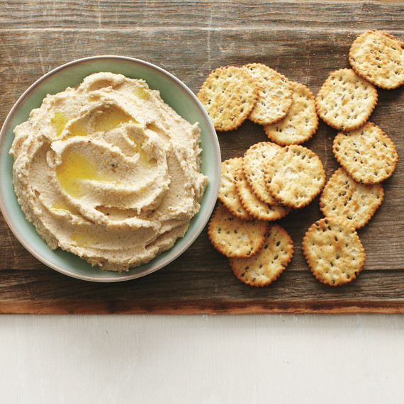 cauliflower-white-bean-dip-med108019.jpg