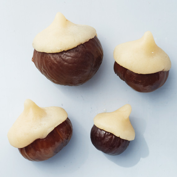chestnut-marzipan-acorns-017-d111566.jpg
