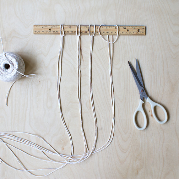 david_stark_design_macrame_vase_loop_string.jpg (skyword:363913)