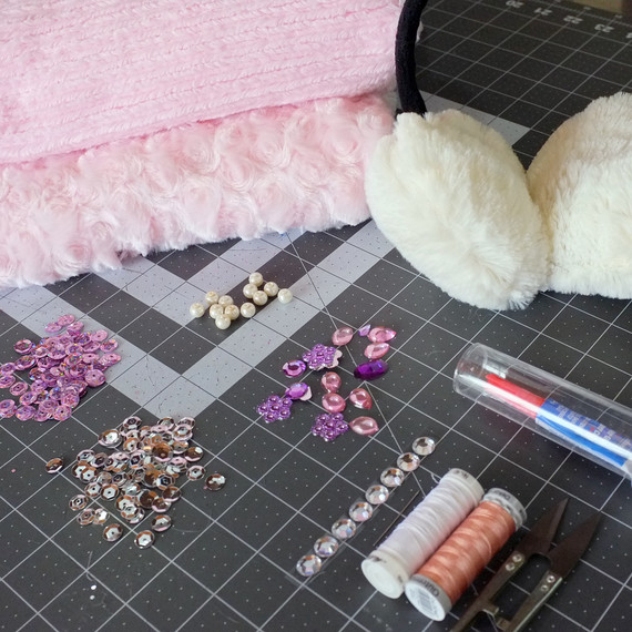 embellishedearmuffs-materials-102016.jpg (skyword:346762)