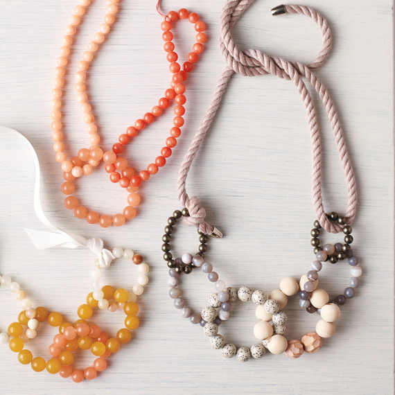 beaded-necklace-diy-group-036-d111753.jpg