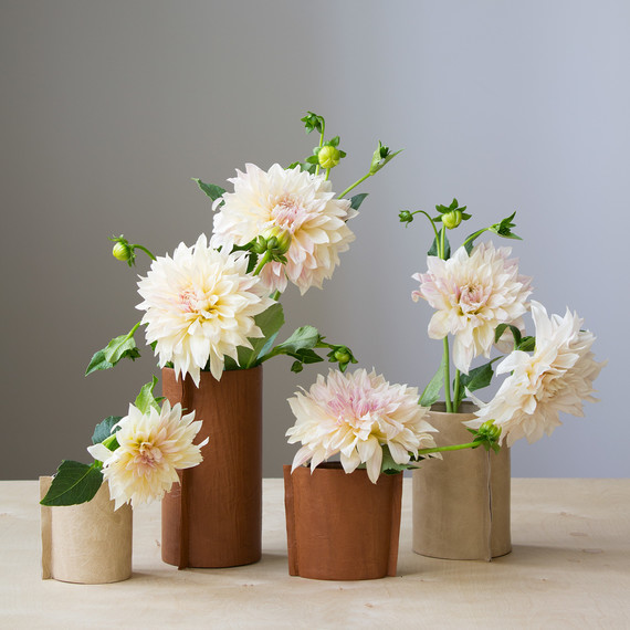 david_stark_design_diy_leather_vase_w_flowers2.jpg (skyword:322866)