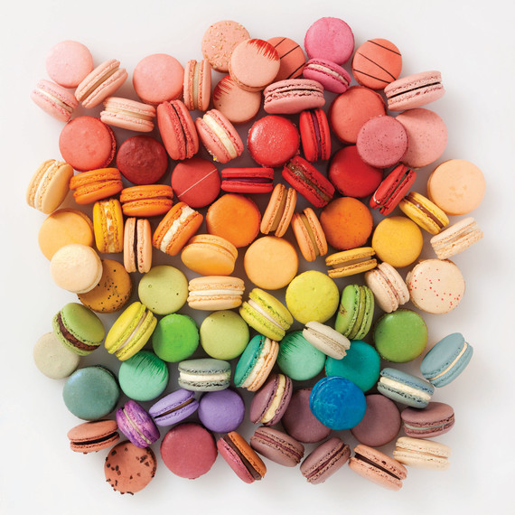 rainbow-colored-macarons rainbow-colored-macarons