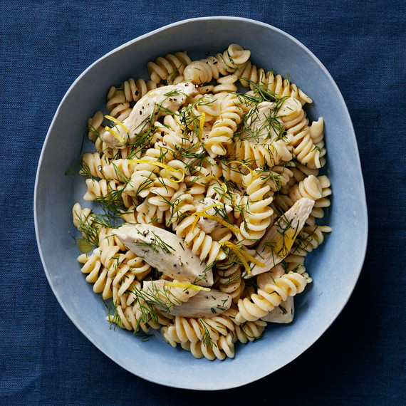 greek-chicken-one-pan-pasta-102797787.jpg