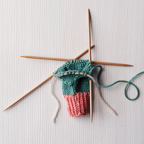 knit-mittens-how-to-step2-105-d112295.jpg