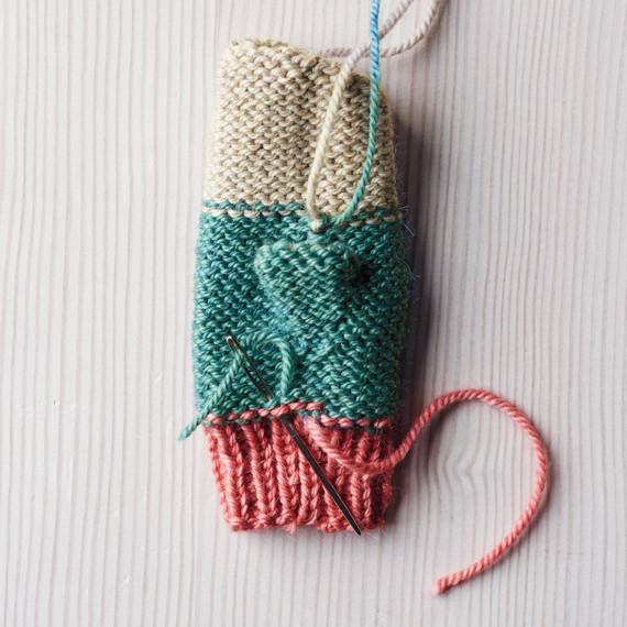 knit-mittens-how-to-step4-124-d112295.jpg