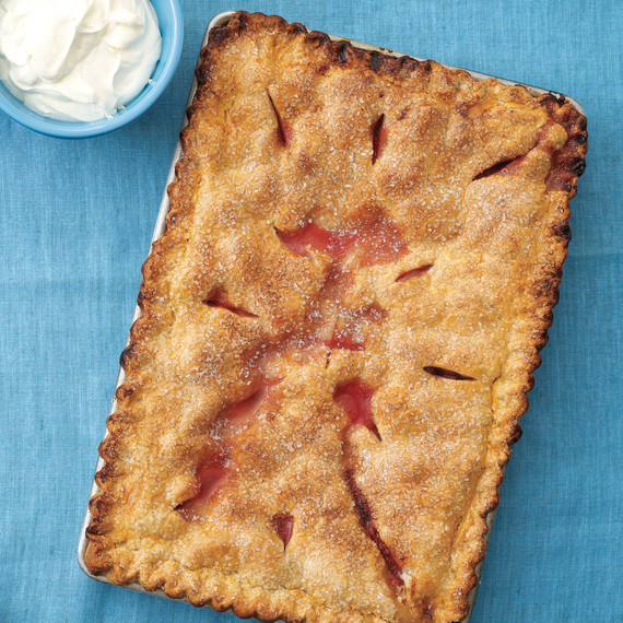 strawberry-rhubarb-slab-pie-med108164.jpg