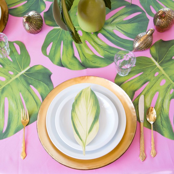 Mother's Day tropical pink table Mother's Day tropical pink table