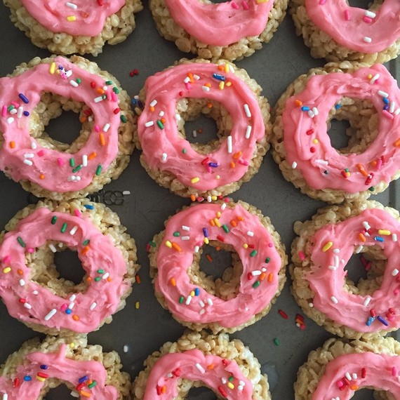 treat-yourself-rice-crispy-donuts-0717