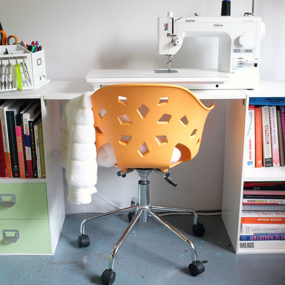 buysewingmachine-sewingspace-102016.jpg.jpg (skyword:348581)