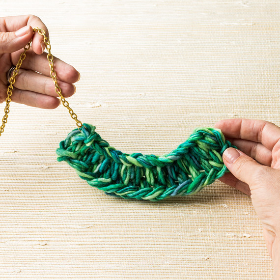 fingerknit-statement-necklace-0915-E-09.jpg (skyword:188325)