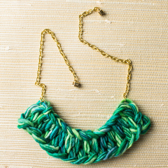 fingerknit-statement-necklace-0915-G-17.jpg (skyword:188305)