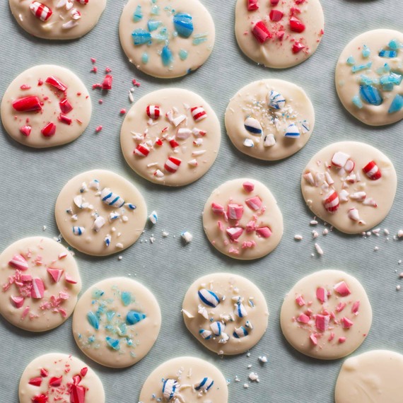 peppermint-bark-dots-candy-aisle-crafts