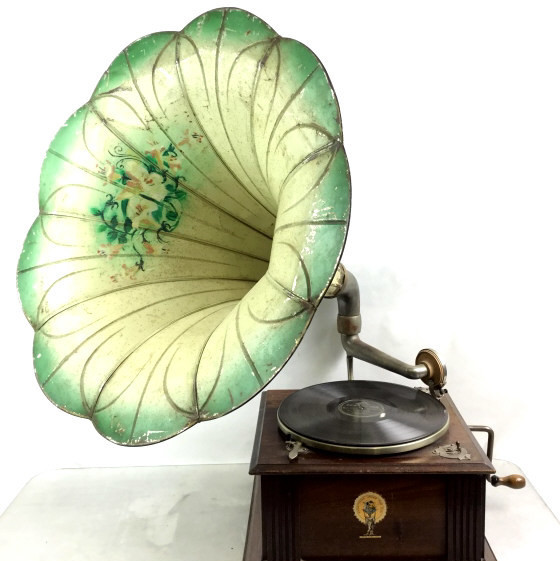 Smitty's Antiques Museum gramophone Smitty's Antiques Museum gramophone