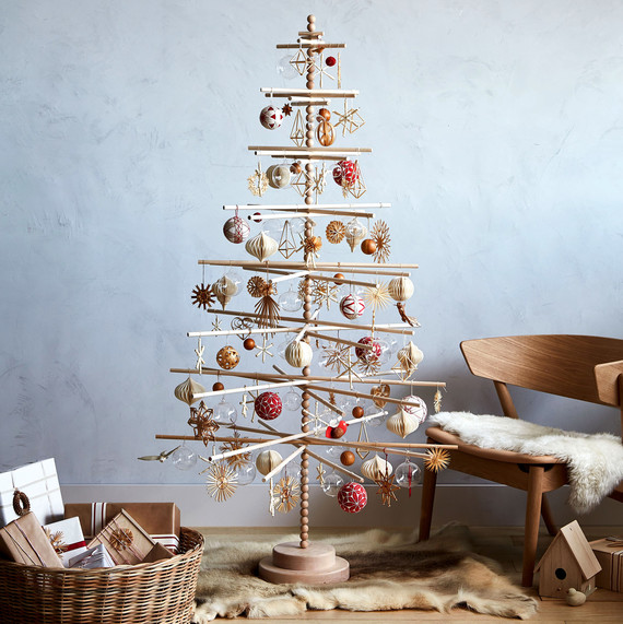How To Decorate A Wooden Christmas Tree In Scandinavian Style Scandinavian Christmas Tree With Wooden Ornaments In Living Room