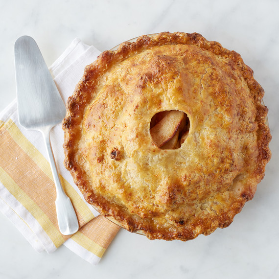 cheddar-crusted-apple-pie-vert-073-d113085.jpg
