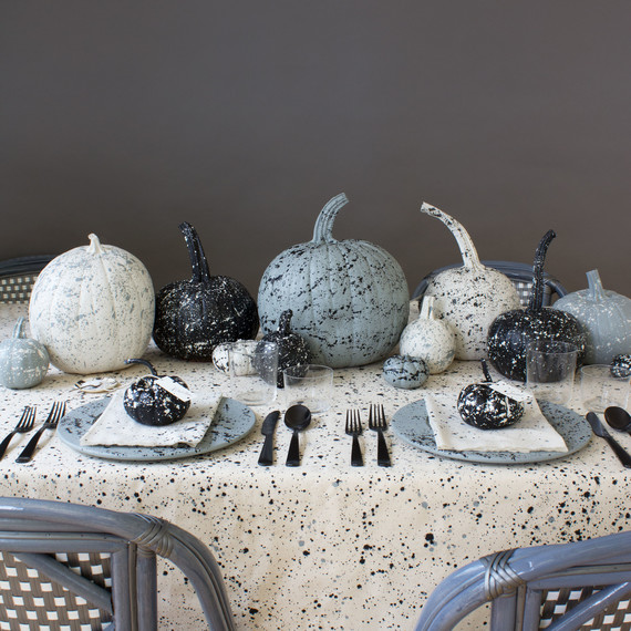 splatter-pumpkin-paint-table-settings splatter-pumpkin-paint-table-settings