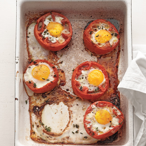 baked-eggs-whole-roasted-tomatoes-mbd108463.jpg