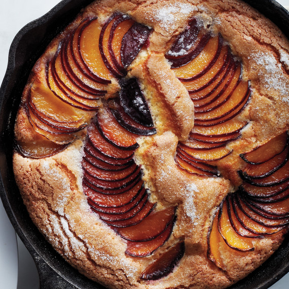 dessert-fruit-skillet-cake-016-d110688-1014.jpg