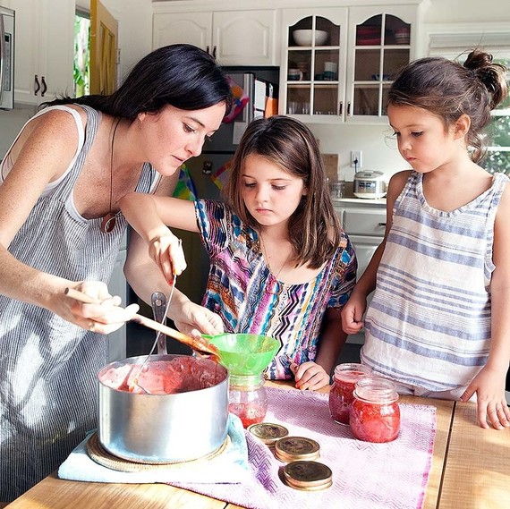 michaele simmering cooking with her daughters michaele simmering cooking with her daughters