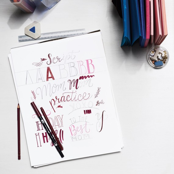 handlettering-working-desk-0236-d112852-left.jpg
