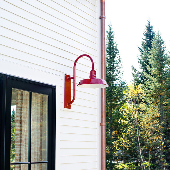 10-red-light-exterior-freeport-farmhouse-1112.jpg (skyword:201688)