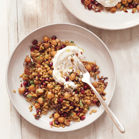 freekeh-chickpeas-shallots-yogurt-155-d111399.jpg