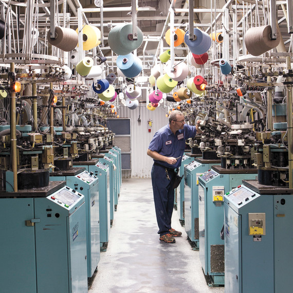 little-river-sewing-machines-worker-01-d112644.jpg
